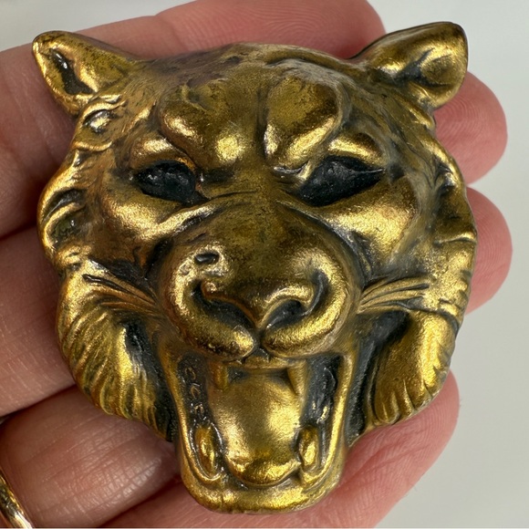 Vintage Joseff of Hollywood Tiger Head Repoussé Brooch - Picture 4 of 15